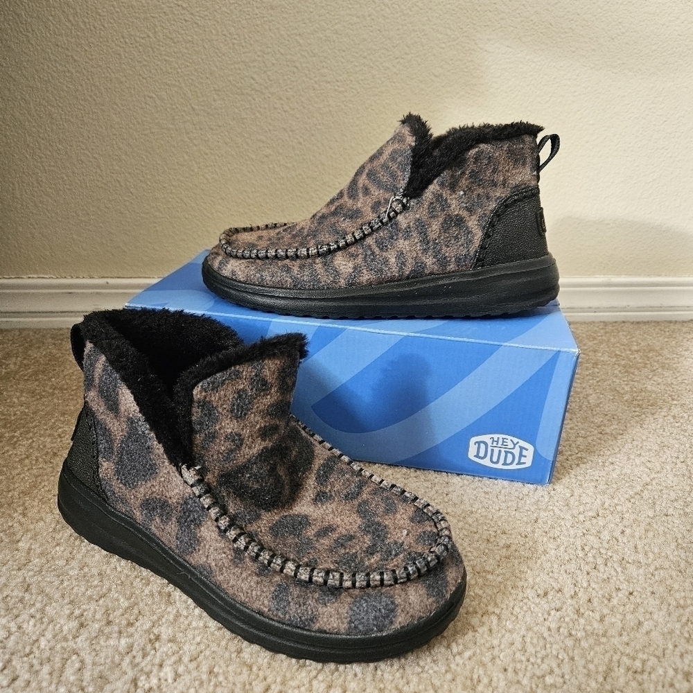 Hey Dude Women's Denny Ankle Bootie Sleet 7